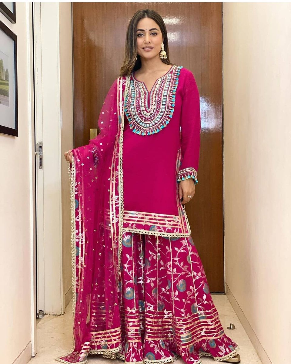 SBollybuzz's tweet photo. @realhinakhan is all glamed up for festive season 😍
.
.
.
.
.
.
.
#Star__bollybuzz #bollywood #bollywoodactress #HinaKhan #hinakhanfans #glamready #festivevibes #festiveglam #beautiful #actress #bollywoodpictures #bollywoodupdates. https://t.co/HFiyOEgLIu