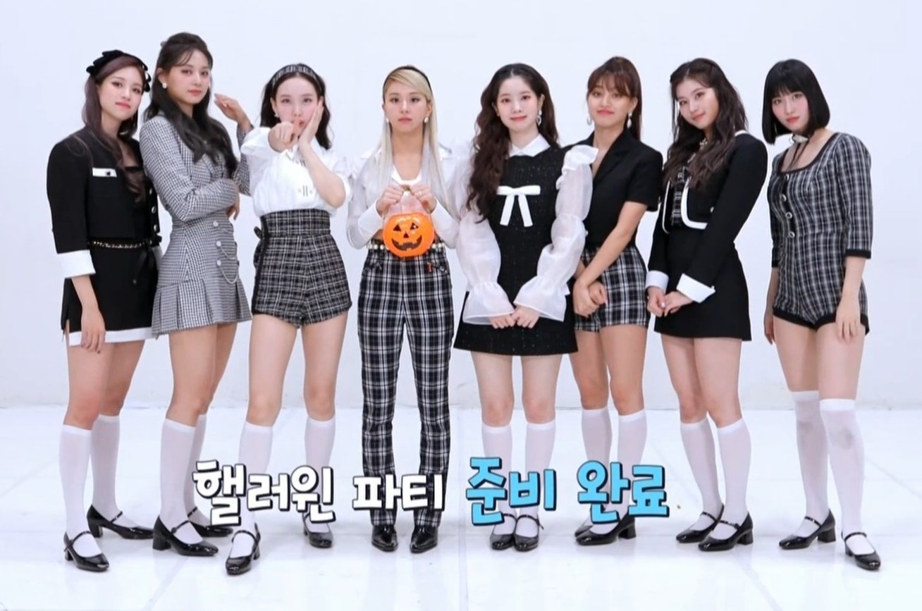 توییتر Sk در توییتر Twice S Outfits For M Countdown Today Twice 트와이스 Eyeswideopen Icantstopme T Co Gsg5qoyfzh