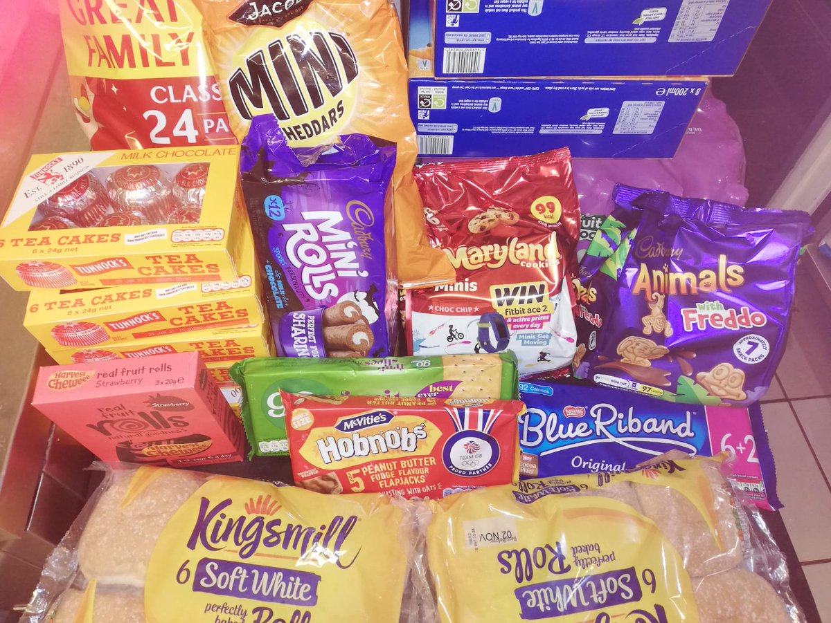 oakesbarn's tweet photo. Thankyou to @BSERugby for their kind donation of food items for our food boxes and many wonderful customers. Community at its finest @MarcusRashford #FreeSchoolMeal #communitymatters https://t.co/lakBxoFarW