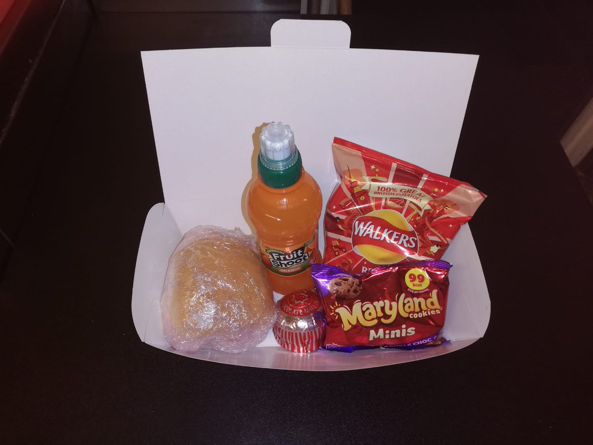 oakesbarn's tweet photo. Thankyou to @BSERugby for their kind donation of food items for our food boxes and many wonderful customers. Community at its finest @MarcusRashford #FreeSchoolMeal #communitymatters https://t.co/lakBxoFarW
