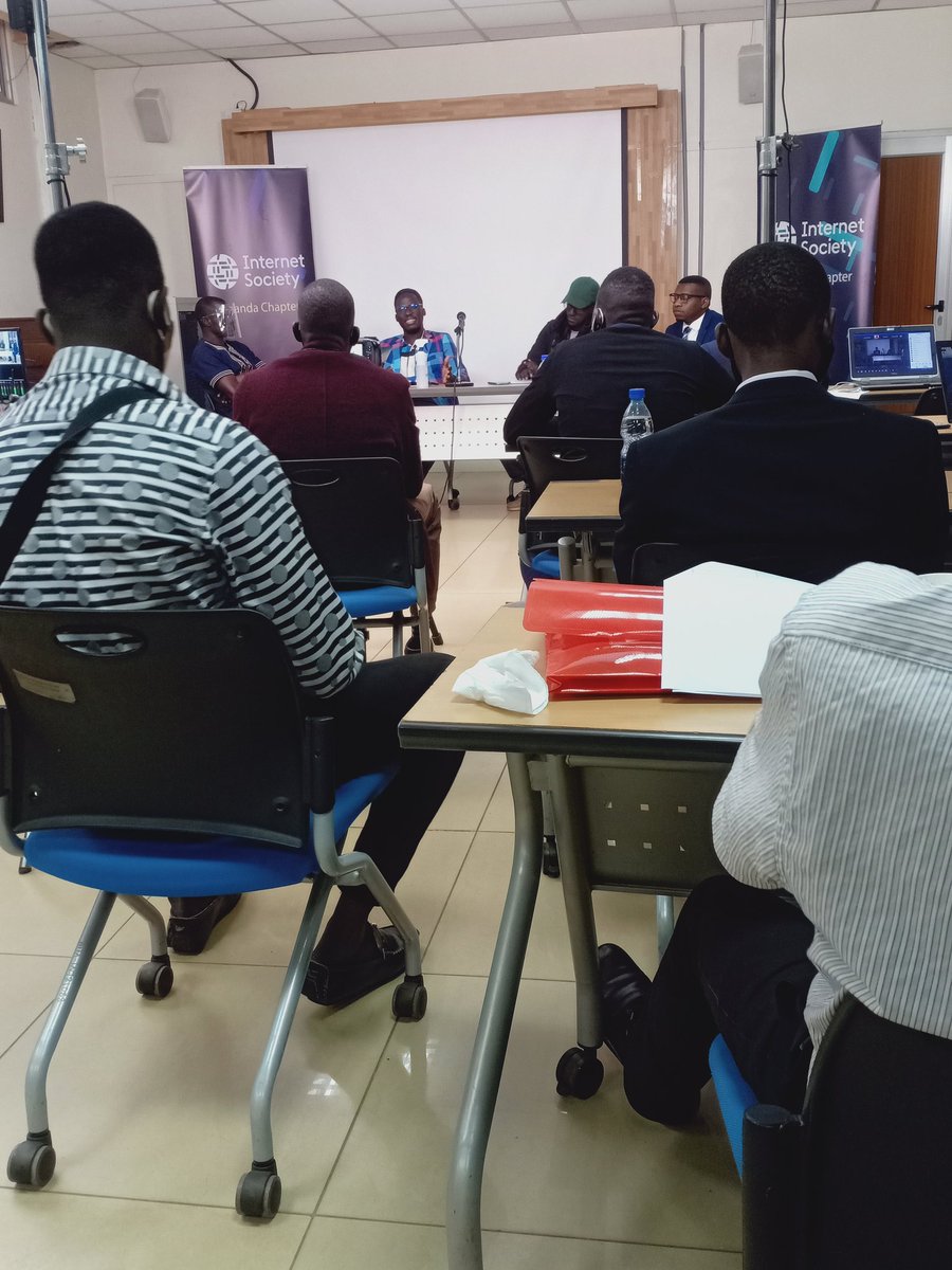HamzahUpdates's tweet photo. We're back for the last session for Youth Internet Governance Forum 2020.

@SmartYouthNet https://t.co/AI3T4K7937