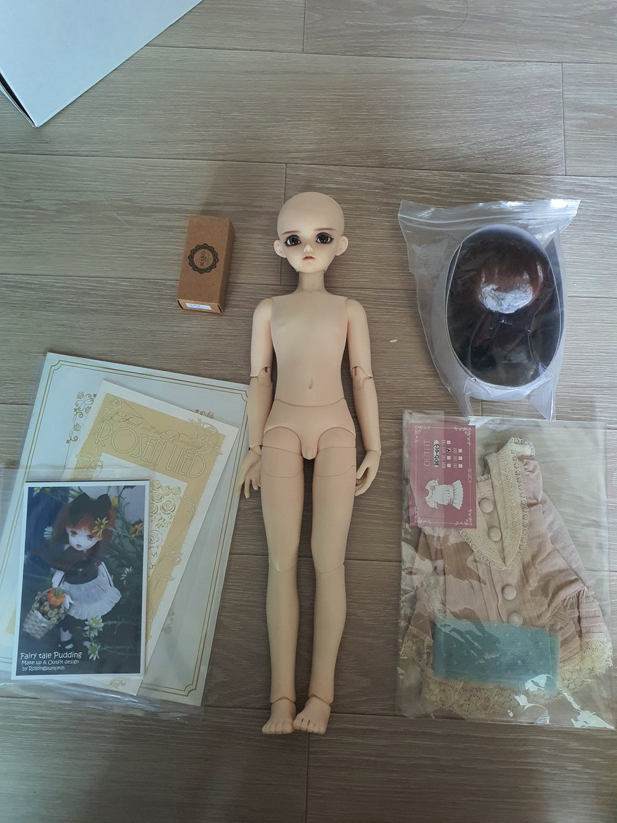 doo_adrienne's tweet photo. #트인덕장터 로젠리트 기간한정 제롬 남아 (노멀스킨)입니다.
구성품은 본체+ 디폴 의상+ 디폴가발+ 마코아이즈(녹색안구) + 디폴 박스 및 인증서입니다.
급전하락 200,000원입니다.
첫번째 오너로 쌍둥이로 들였으나, 급전으로 인해 판매합니다.
(타래로 이어서) https://t.co/z6vCxKQOp8