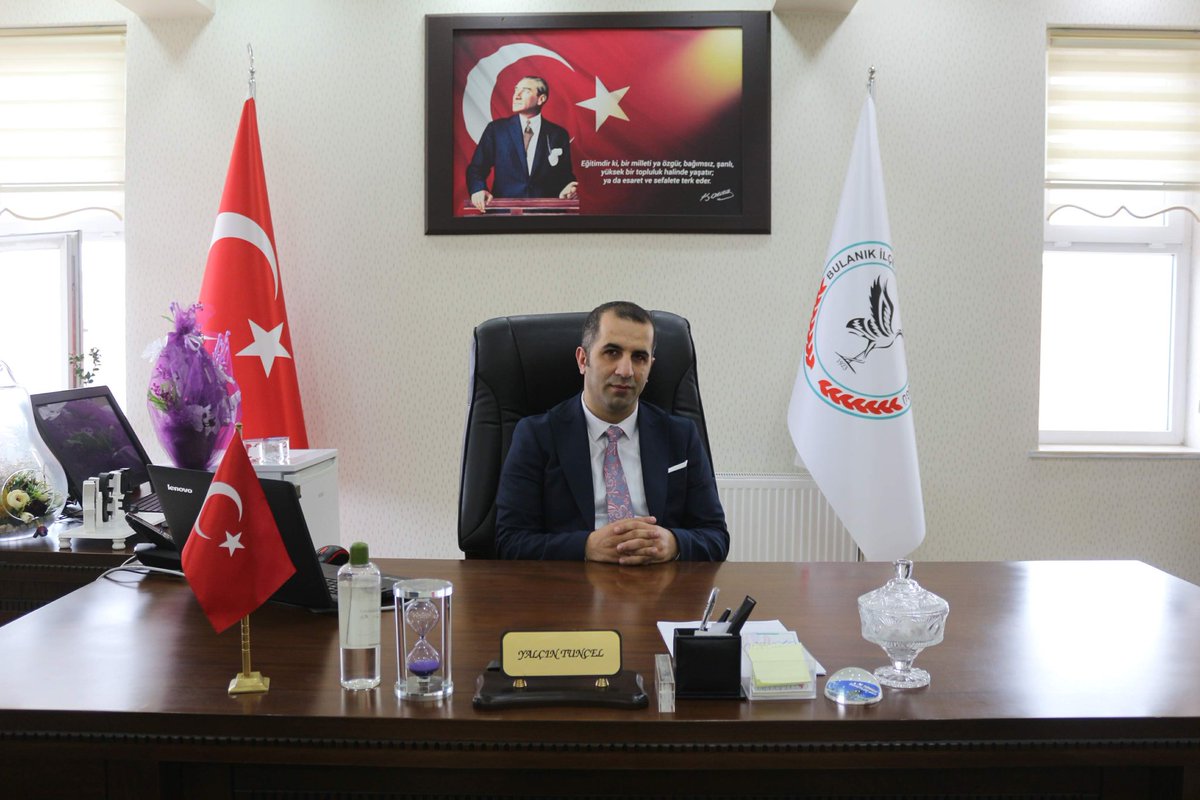 bulanikmem's tweet photo. Ulu Önder Atatürk'ü ve silah arkadaşlarını,canından aziz bildiği vatanı için kanlarını bu toprağa döken şehitlerimizi rahmet ve minnetle yad ediyor. 
Cumhuriyet Bayramı'mızın 97.yılını en kalbi duygularımla kutluyorum.
29 Ekim Cumhuriyet Bayramınız Kutlu Olsun.
@YalcinTUNCEL2 https://t.co/wkR0pqYDXi