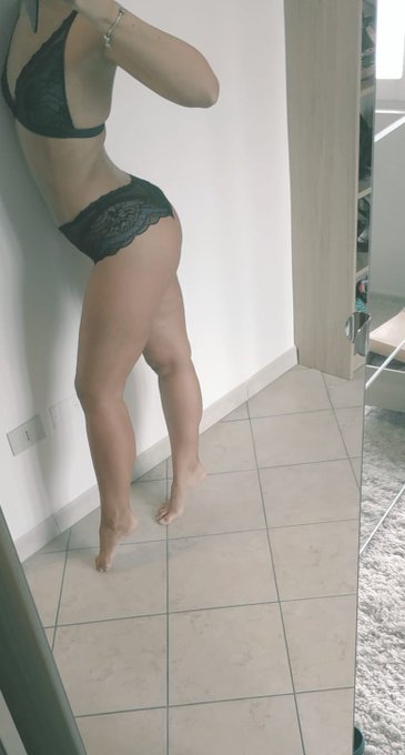 MargheritaOF 🩵🤍 - 2 pic. Buon #giovedignocca @WorldBeauties69 @erotique_shop @FotoPrivate3 @Fighedaurloo @Verde1122 @blackcorner_off @RSpettacolari 😘😘😘 https://t.co/93UPHv77hI