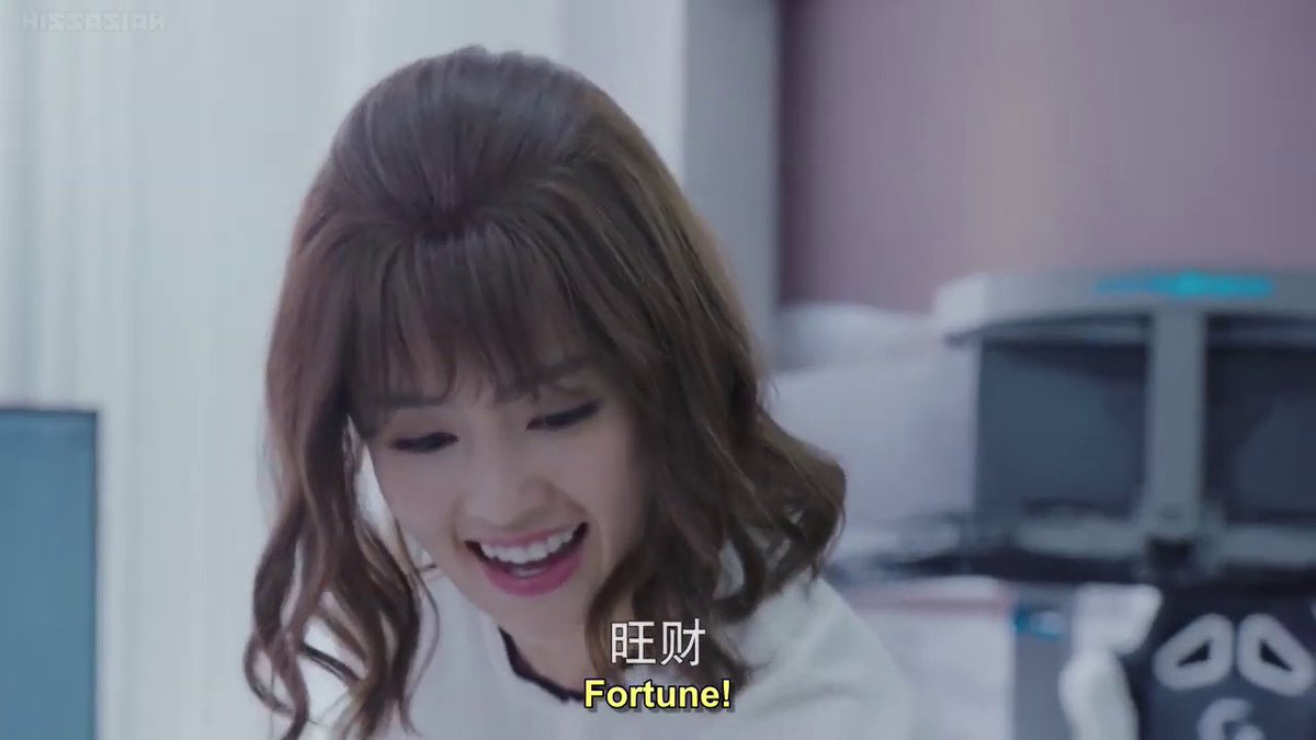 Noonapau's tweet photo. Rewatching #LuckyFirstLove for #BaiLu. Looks like she cannot escape Wealth/WanChai. I really disliked the wig but understood that she filmed this after #ArsenalMilitaryAcademy https://t.co/J45EHql3TG