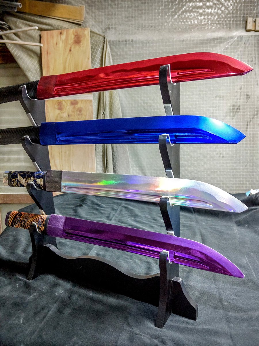 レアレア 実物大空想武器屋ﾚｱﾜｰｸｽ Twitterissa 大剣作るやん 持ち運べないって言われるやん 持ち運べるサイズの長大刀作るやん 家に置く場所無いって言われるやん 小さい小さい懐刀作るやん フトコロに入らないって言われる 今ココ たった全長