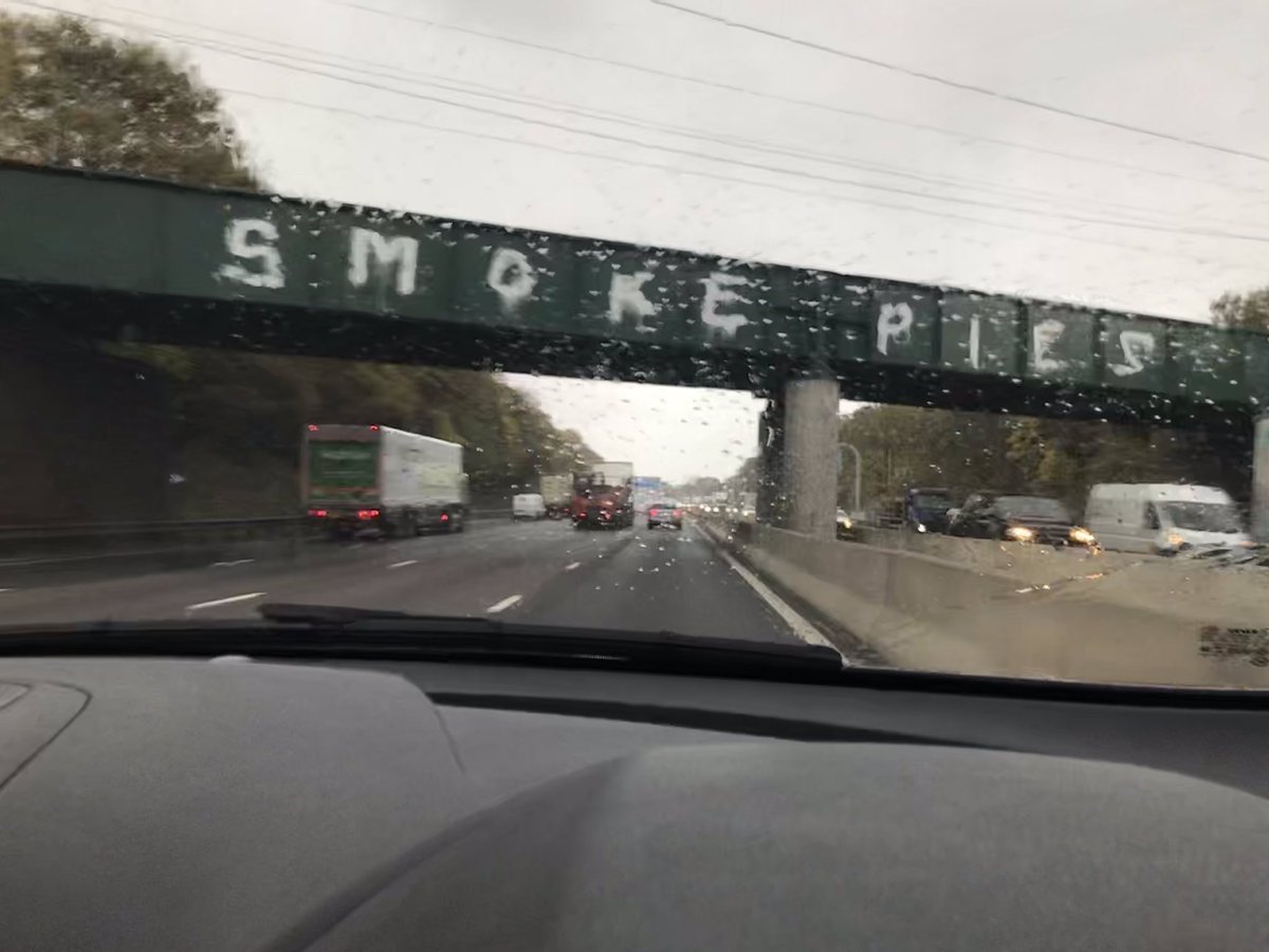SteveClarkXI's tweet photo. @WoodmanGav @RadioX listening to the 4 to 7 thang podcast from the start and came across this #randomgraffiti #seeminglymeaningless #ifyouknowyouknow https://t.co/UaHGX4KXdi