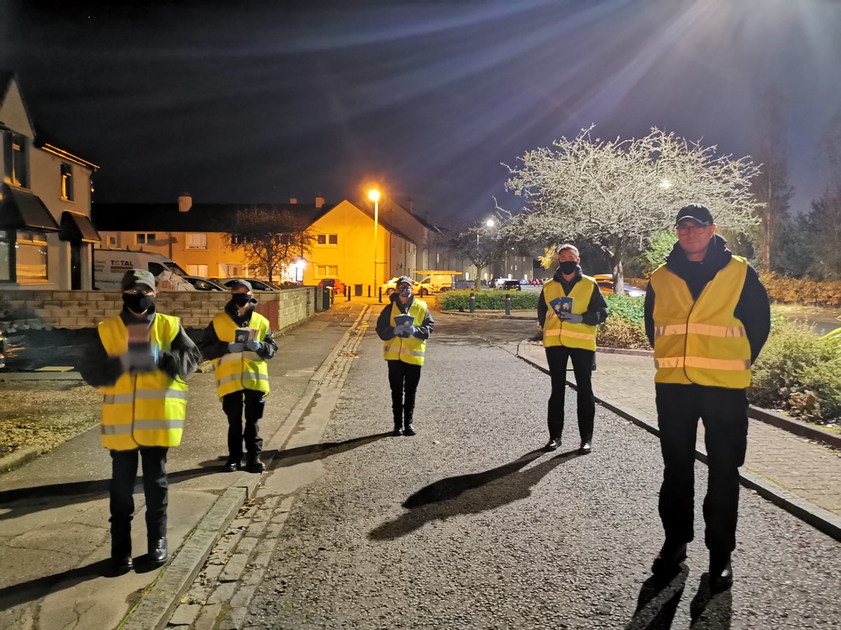 PSOSFalkirk's tweet photo. Falkirk's #PSYV @PolScotVol were out in the #Bainsford area last night as part of our Dark Nights campaign, distributing info to the public on home security.

They'll be out &amp; about in the coming weeks.

#StaySafe https://t.co/Unweny7xok