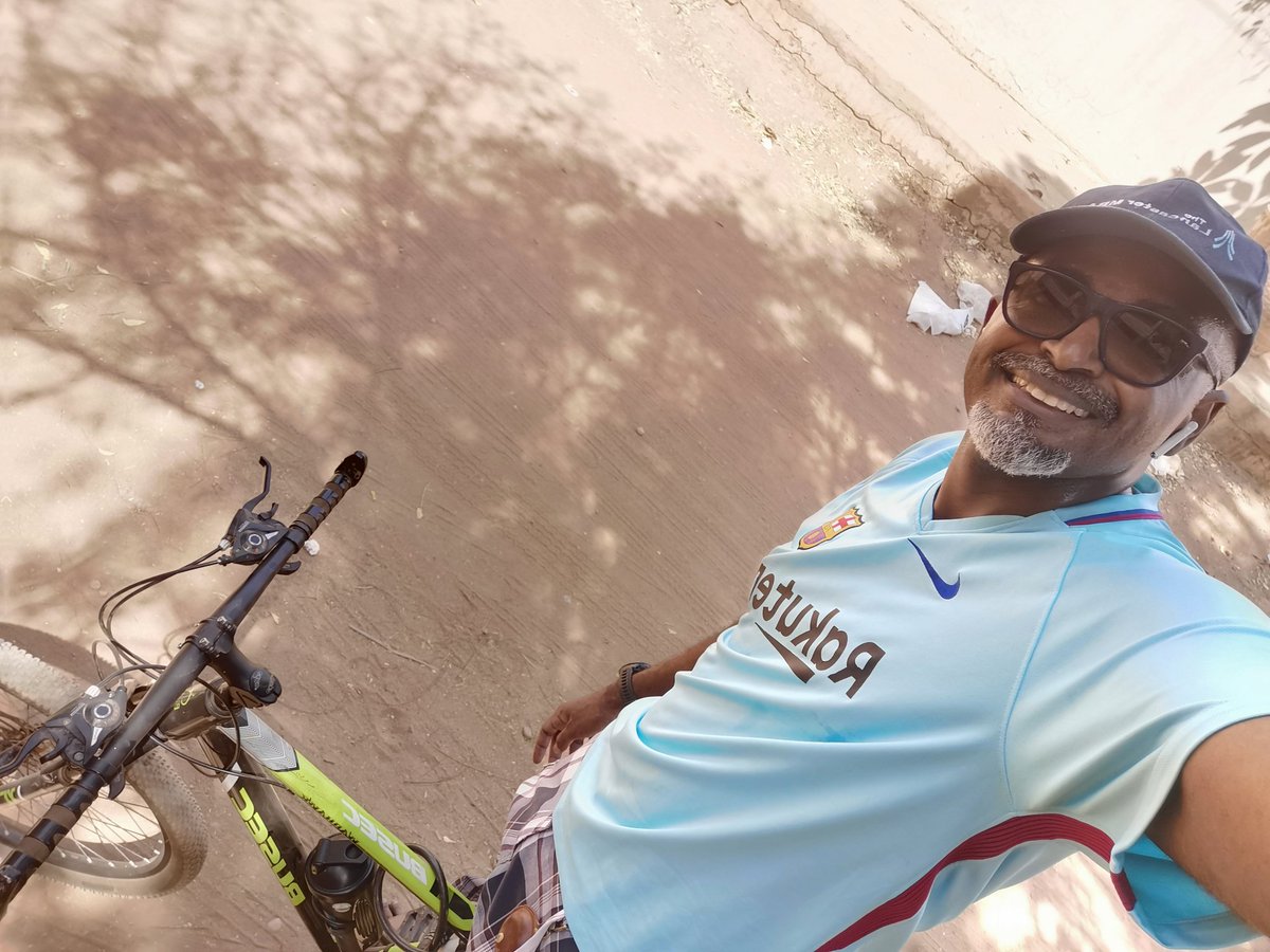 hussamnasri's tweet image. تخلي العربيه في الصف و تمشي تقضي مشاوير بالعجله 💪