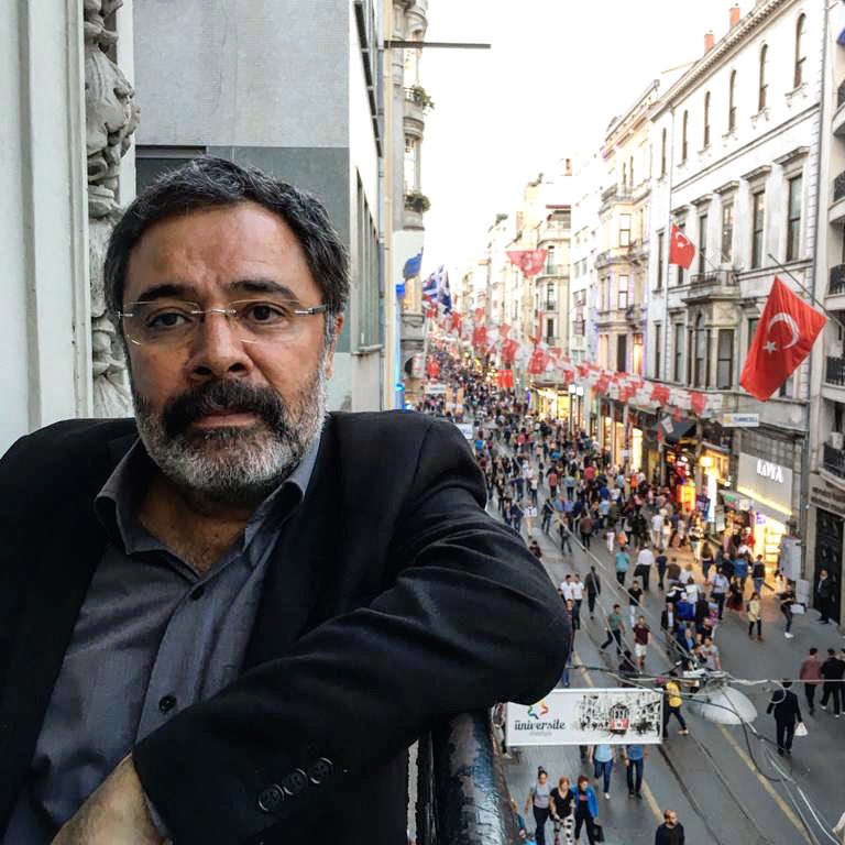 baskomsernevzat's tweet photo. #tbt Bir zamanlar Beyoğlu’nda... Bu kara günler bitecek, sağlıkla birlikte o güzel günler gelecek. https://t.co/3zsHtkIcIT