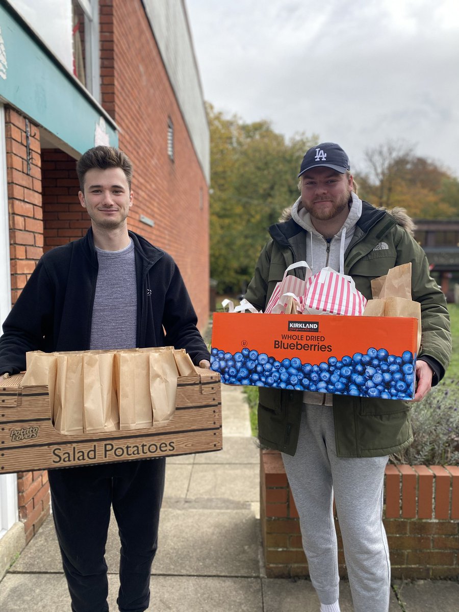 nickyjt10's tweet photo. @MarcusRashford @HawleyFC have a small army of volunteers delivering nearly 150 lunches to children the Hart/Rushmoor area today. https://t.co/8KkXusYt2z