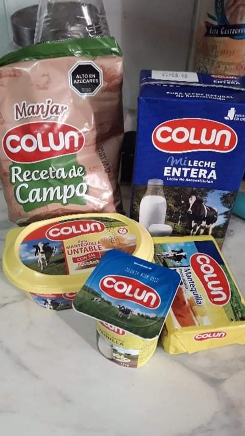 Tximena4's tweet photo. La TV sacó los comerciales de Colún,x no quererse sumar a la colusión de Nestlé y Soprole, y ante la posible debacle de los micro productores de LECHE del Sur (lo que produce Colún es Leche, no sucedáneo), me sumo a la campaña de ayudar a ésta empresa, por último, con publicidad https://t.co/H4BwAH4ZWk