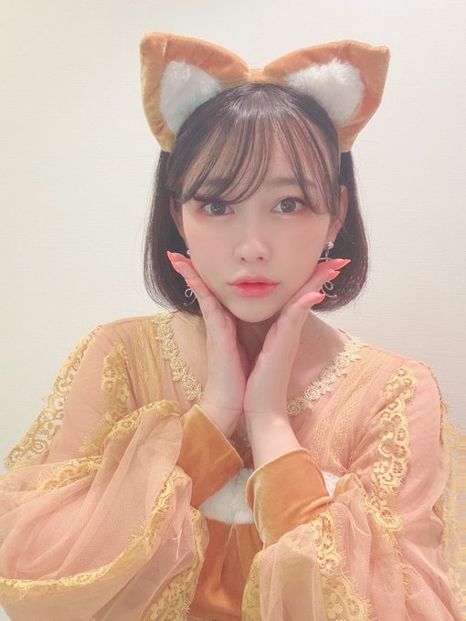 ハロウィンぽさは全然無いけどつい買わずにはいられなかった🦊コス見て  #自撮りおばさんinハロウィン2020 https://t.co/iYDhRsl9fe<a href="/tag/%E8%87%AA%E6%92%AE%E3%82%8A%E3%81%8A%E3%81%B0%E3%81%95%E3%82%93in%E3%83%8F%E3%83%AD%E3%82%A6%E3%82%A3%E3%83%B32020"class="tags">#自撮りおばさんinハロウィン2020</a>