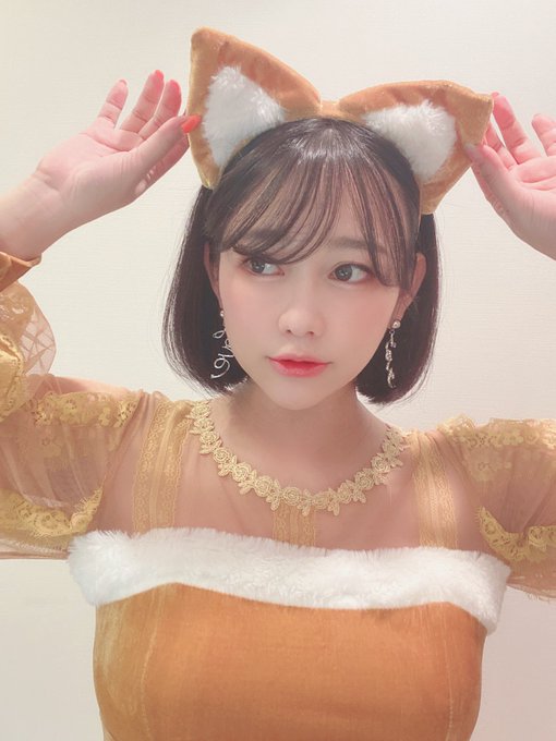 ハロウィンぽさは全然無いけどつい買わずにはいられなかった🦊コス見て  #自撮りおばさんinハロウィン2020 https://t.co/iYDhRsl9fe<a href="/tag/%E8%87%AA%E6%92%AE%E3%82%8A%E3%81%8A%E3%81%B0%E3%81%95%E3%82%93in%E3%83%8F%E3%83%AD%E3%82%A6%E3%82%A3%E3%83%B32020"class="tags">#自撮りおばさんinハロウィン2020</a>