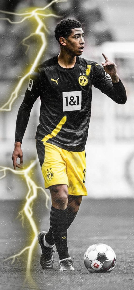 sanderinho19's tweet photo. in case you need some @BellinghamJude wallpapers after another solid performance in the #BVBZenit game ⭐
#BVB #Bellingham @BVB https://t.co/2RmW8aMwgW