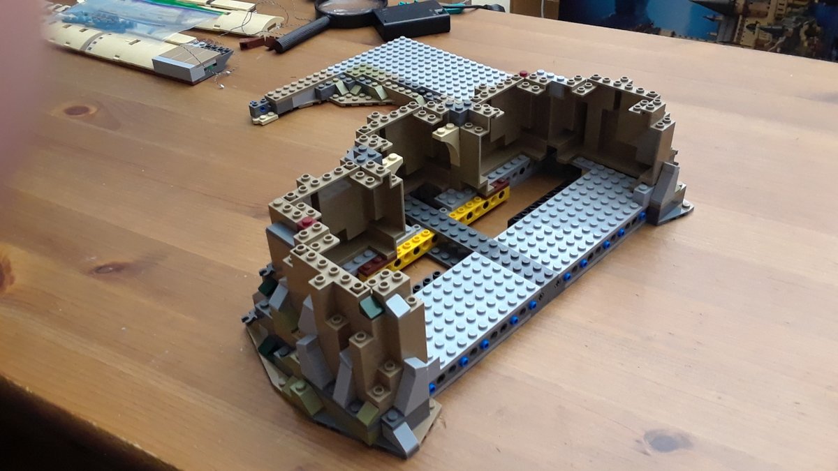 superfluffyyeti's tweet photo. Lego Hogwarts Castle build - After lighting kit issues, I skipped ahead to step 24. Step 24 completed. #Lego #HogwartsCastleBuild https://t.co/A6nfXHbJHT