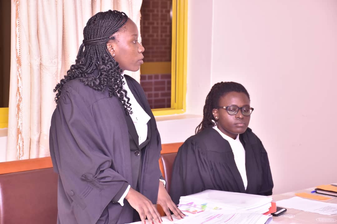 KibalamajuliusK's tweet photo. In addressing the health care needs, the State should act with equity. Equity is the state of being fair and impartial
@Ahimbi4 and Hellen Ndagire presenting 😁   #CEHURDMoot2020
#Access2Healthcare https://t.co/nzQm5fE4Vu