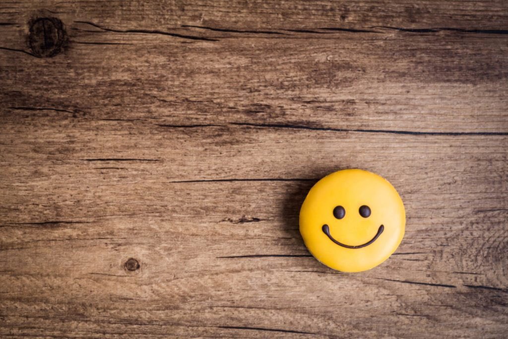 CLHSfalconSTUCO's tweet photo. “Don’t let the world change your smile, let your smile change the world!” #makingkindnessnormal @Clear_LakeHS @draked_ https://t.co/D0ALRqCsZq