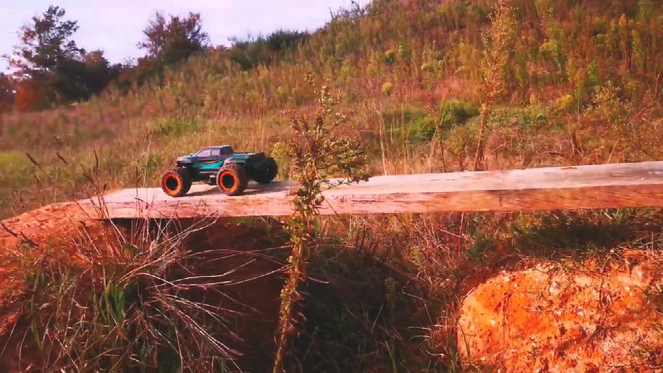 Avarc6's tweet photo. Offer much fun from the 1:16 scale rc monster truck.Let’s see how it runs on the single-plank bridge. #slash #traxxasslash #driftinglikeamf #customrc #rchobbies #rc4wd #rclove #offroad4×4 #4WD #rcbashing #remotecontrol #rockcrawler #brushedmotor #vehicle #electric #racing https://t.co/SKaxvyskGi