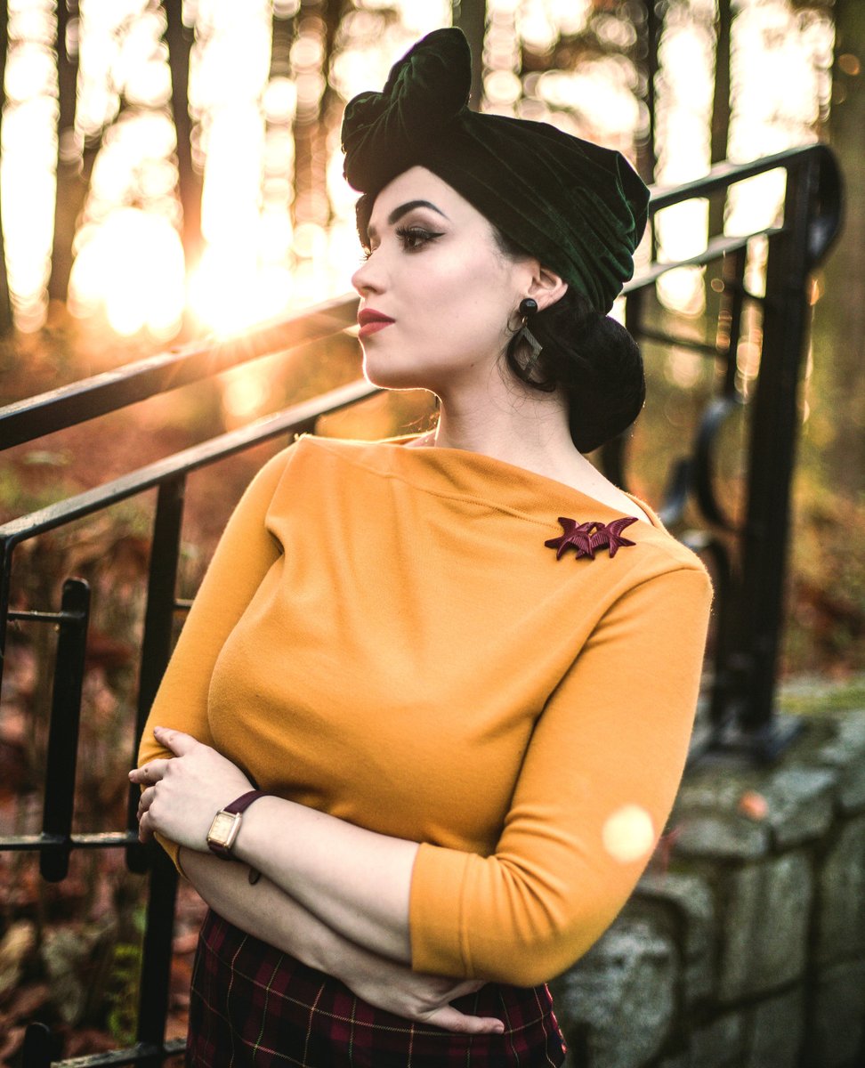 VivOfHolloway's tweet photo. Autumn in a top! - How about our new colors, Latte, and Naval Blue? 🍂💛
@retrofem is wearing our gorgeous Slash Neck Top Mustard, only 4 left in stock! 🤩
#vivienofholloway #1950stop #autumntop #mustardtop https://t.co/WisPZdIyK1