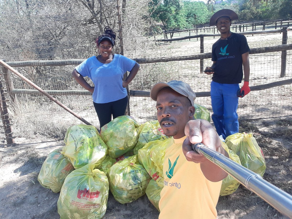 COrganisation1's tweet photo. Small cleanup laezonia koedoe road 20 bags collected 3 people involved https://t.co/iNM0NNYWs6