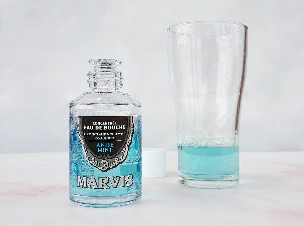 lonelycindie's tweet photo. ลองใช้ Marvis ครั้งแรกคือสูตร Whitenning ดือมาก ติดใจมาก จนได้ลองอีกสูตร Anise Mint เป็นมินต์นุ่มๆที่ผสมผสานกับกลิ่นโป๊ยกั๊ก คือหอมในหอม หอมจนไม่รู้จะบรรยายยังไง ใช้คู่กันทั้งยาสีฟันและน้ำยาบ้วนปากคือมั่นใจสุด เพิ่งเข้าใจฟีลปากสะอาดเวอร์แบบในโฆษณาก็วันนี้ #ใช้จริงรีวิวจริง https://t.co/77djzMdcOP