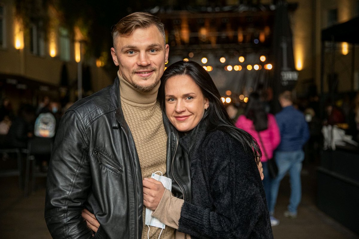 SMaslobojev's tweet photo. 🇱🇹 ...ir nėra daugiau ką dadėti...
------
🇬🇧 ...and there is nothing more to add...
------
#maslobojevai #meile #love #family #seima #šeima #couple #pora #together #kartu #photoby #delfi #lt #lietuva #lithuania https://t.co/IHOYwM6NSr