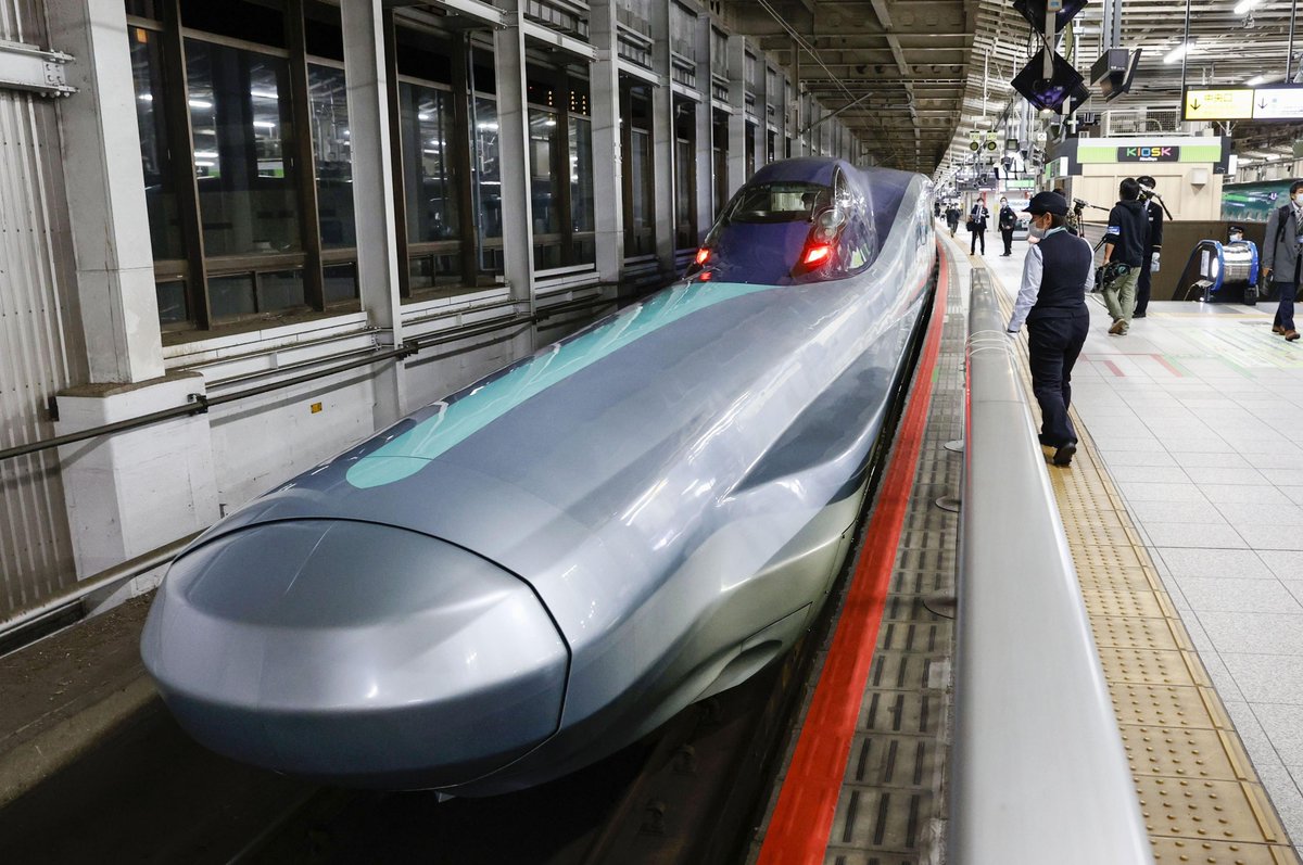 🇯🇵 #Inpics Japan's new #shinkansen bullet train was tested on Tuseday, which may be put into operation 2031 with a maximum speed of 360 kilometers per hour.
🇯🇵 #图说 27日深夜,日本下一代新干线列车“ALFA—X”开始测试,列车全长250米,将于2031年投入运营,速度为360公里/小时。 https://t.co/HBFluireZq