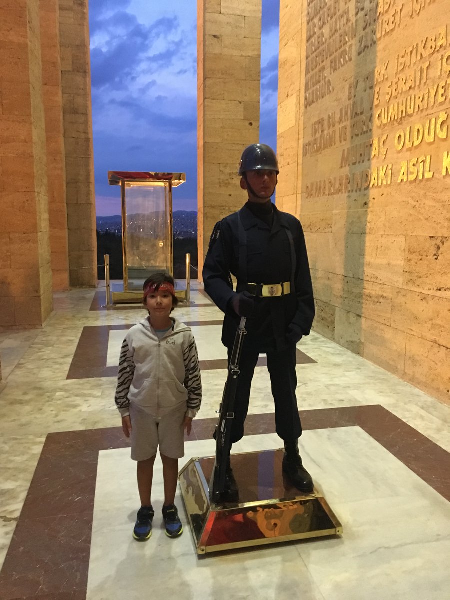 Ey Türk Gençliği!

Birinci vazifen, Türk istiklâlini, Türk Cumhuriyetini, ilelebet, muhafaza ve müdafaa etmektir.
#29EkimCumhiyetBayramı