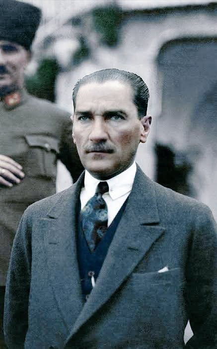 Cumhuriyet kaç kere ilan edildi bilirmisiniz? 
-Her kız çocugu ilkokula başladığında
-Her genç, fikrini özgürce ifade ettiginde...bir kere daha, bir kere daha, bir kere daha ilan edildi. Biz, bu milyonlarca kere ilan edilen cumhuriyete aşığız.
#29EkimCumhuriyetBayramı