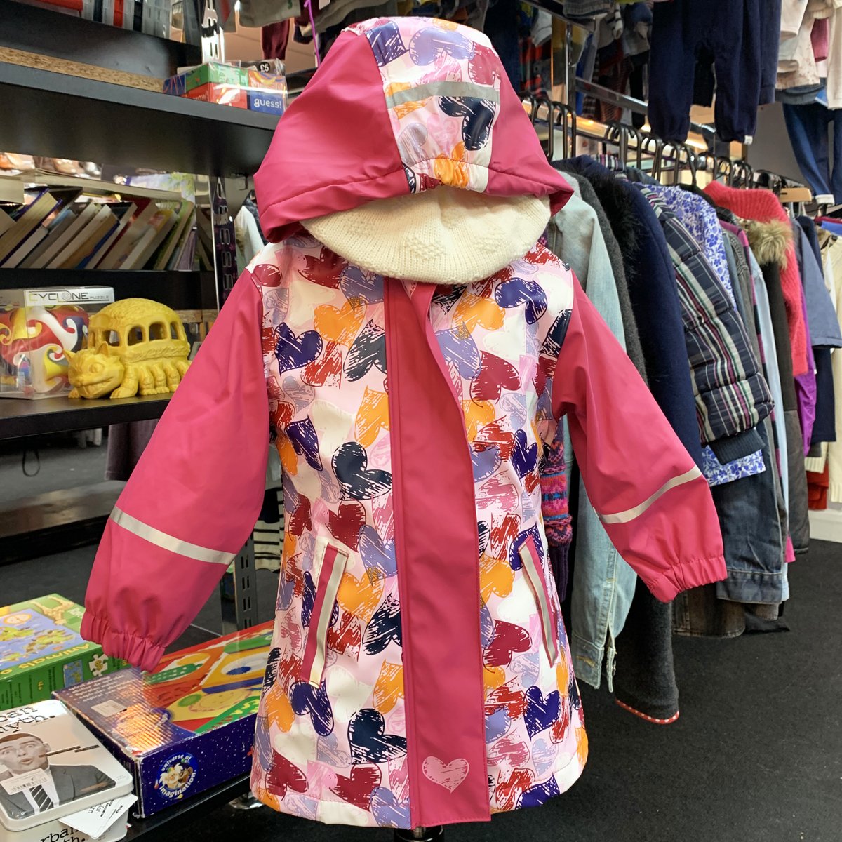 StChrisHospice's tweet photo. π§The rain Britain is famous for is definitely making it's rounds! Wrap up warm and keep dry when jumping in all those puddles with a great range of kids wear in our: #Addiscombe, #Bromley, #EastDulwich, #Streatham, #Sydenham #PettsWood and #Penge shops!β
#rainydays #ourshops https://t.co/QZugR00ThT