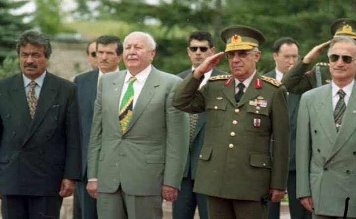 Bir milletin asıl gücü; topu, tüfeği yahut tankı değil imanlı ve inançlı gençliğidir diyerek geleceğimizi teminat altına alacak, gençliğin milli ve manevi değerlerle donanmış olarak yetişmesi için tüm gayretini ortaya koyansın. #SenErbakansın #NecmettinErbakan