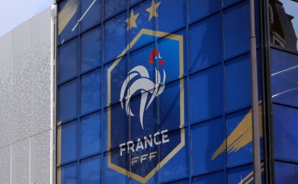 ❌ La FFF suspend l’ensemble des compétitions de Ligues, de Districts, des championnats nationaux du N3, N2, D2 féminine, des Coupes de France masculine et féminine, et des championnats nationaux de jeunes jusqu’au mardi 1er décembre.
Communiqué complet : lfpl.fff.fr/simple/covid-1…
