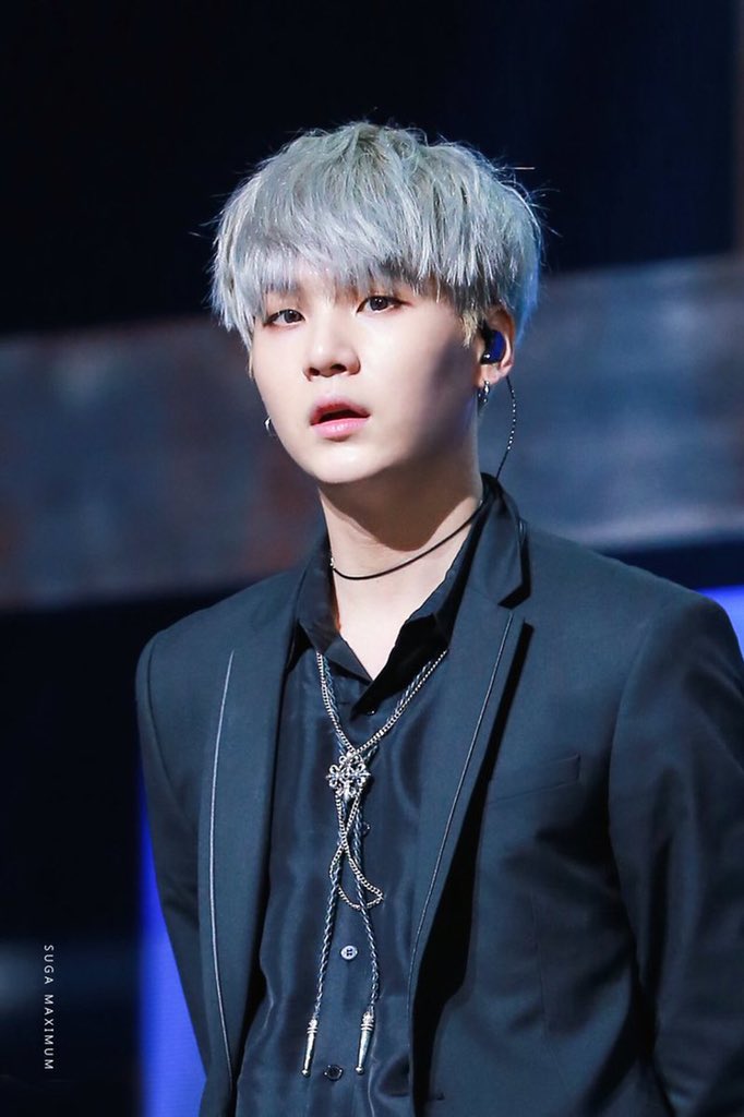 Silver/grey haired yoongi - a beautiful thread ♡