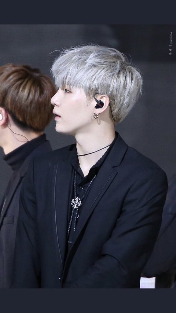 Silver/grey haired yoongi - a beautiful thread ♡