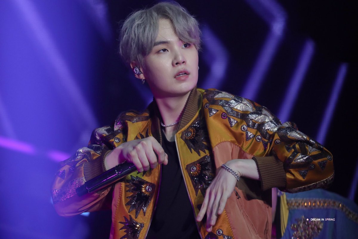 Silver/grey haired yoongi - a beautiful thread ♡