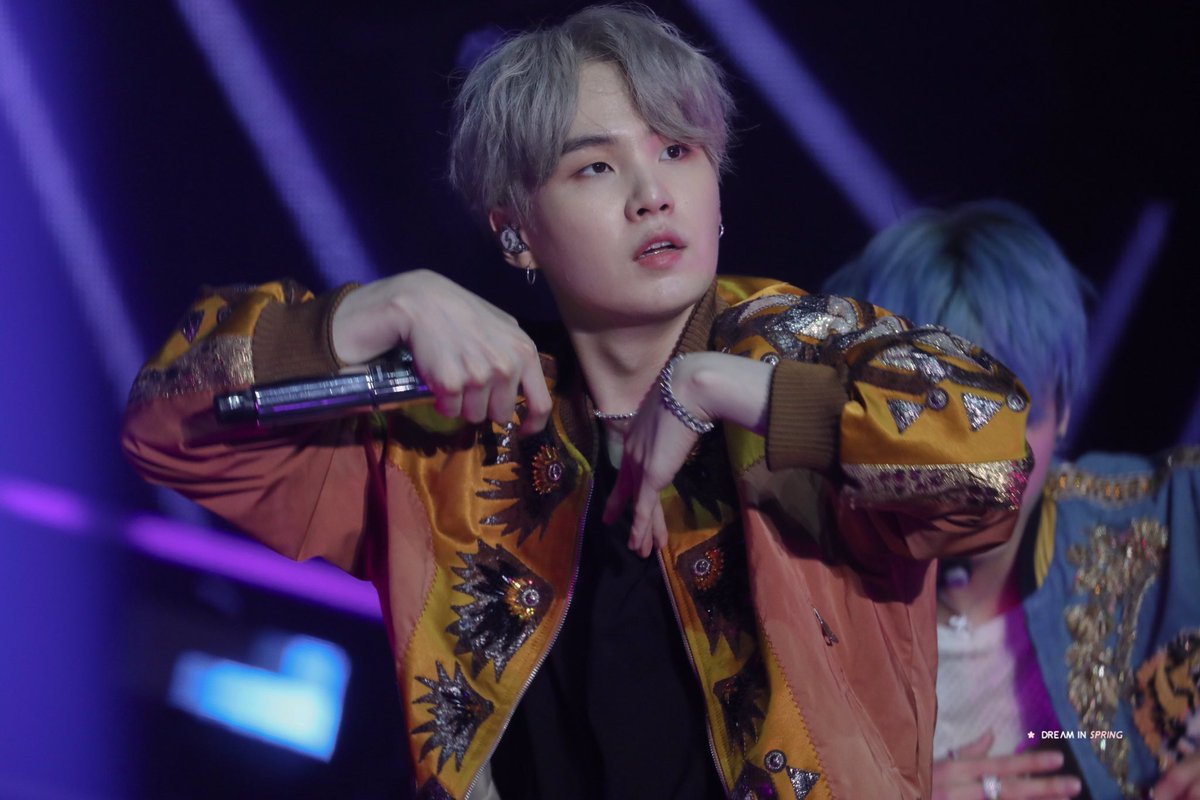 Silver/grey haired yoongi - a beautiful thread ♡