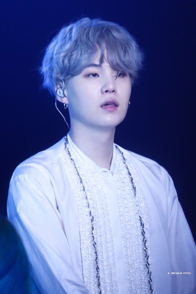 Silver/grey haired yoongi - a beautiful thread ♡