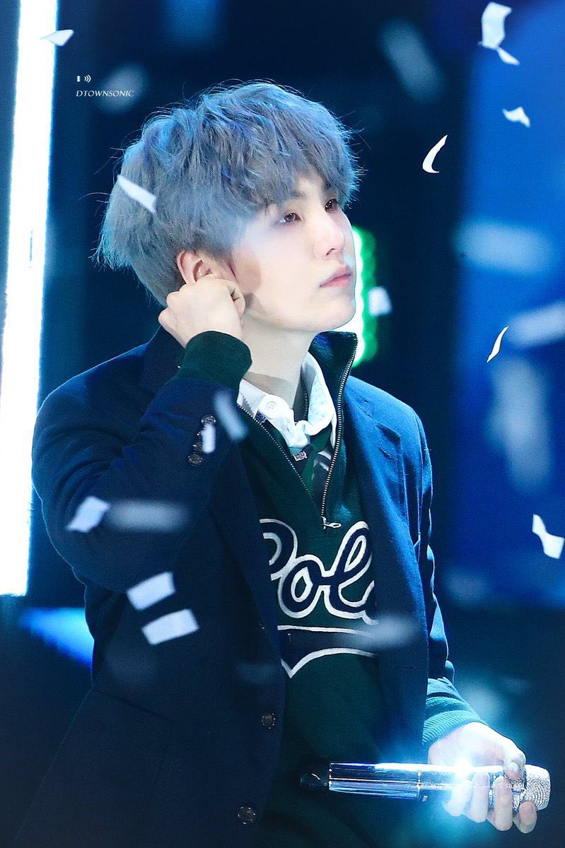 Silver/grey haired yoongi - a beautiful thread ♡