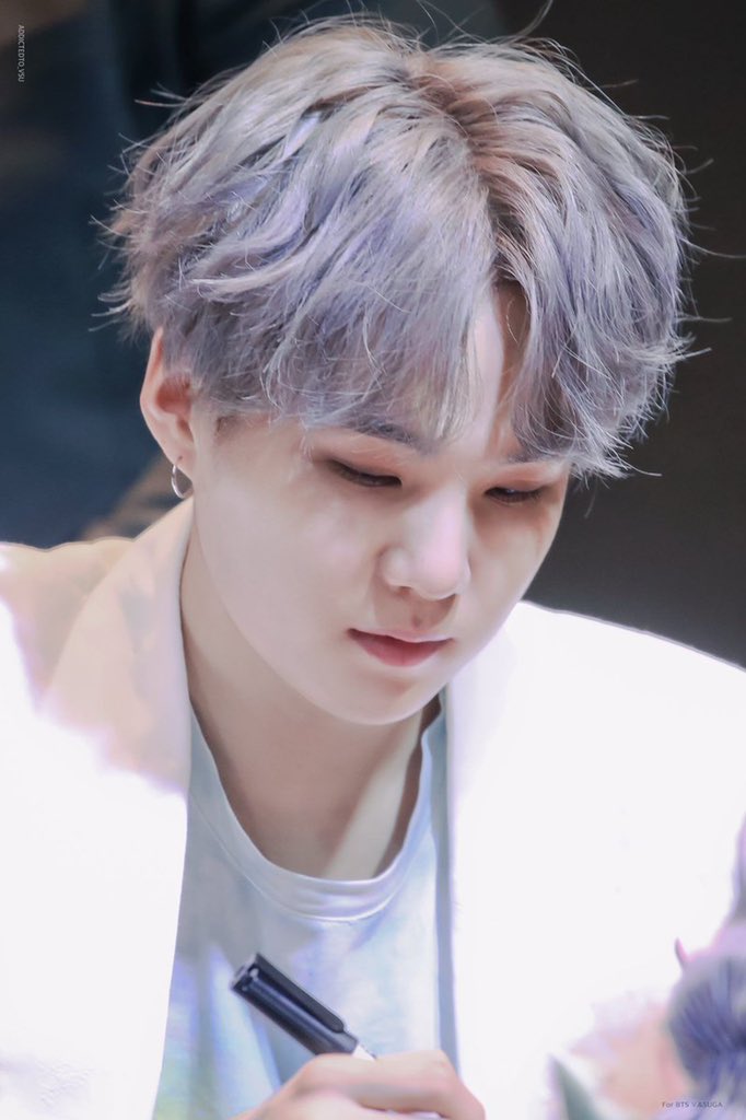 Silver/grey haired yoongi - a beautiful thread ♡