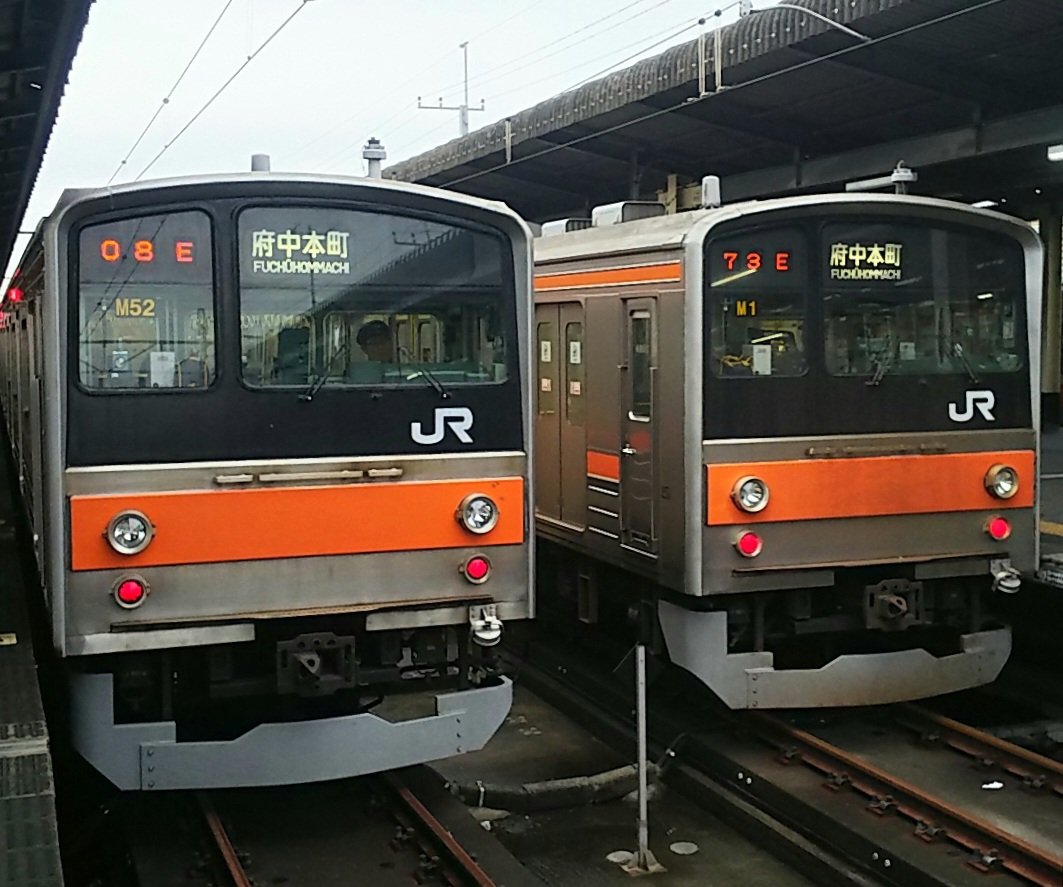 boso_red_devil's tweet photo. 南船橋駅では朝7時台に武蔵野線同士が並んでいます
205系全盛期は乗り換え時に毎日が楽しみでした
M1編成とM52編成はかなり見ていたと思います
特にM1編成とM2編成が並んだ時な本当にびっくりしました https://t.co/hGE2sDWKXD