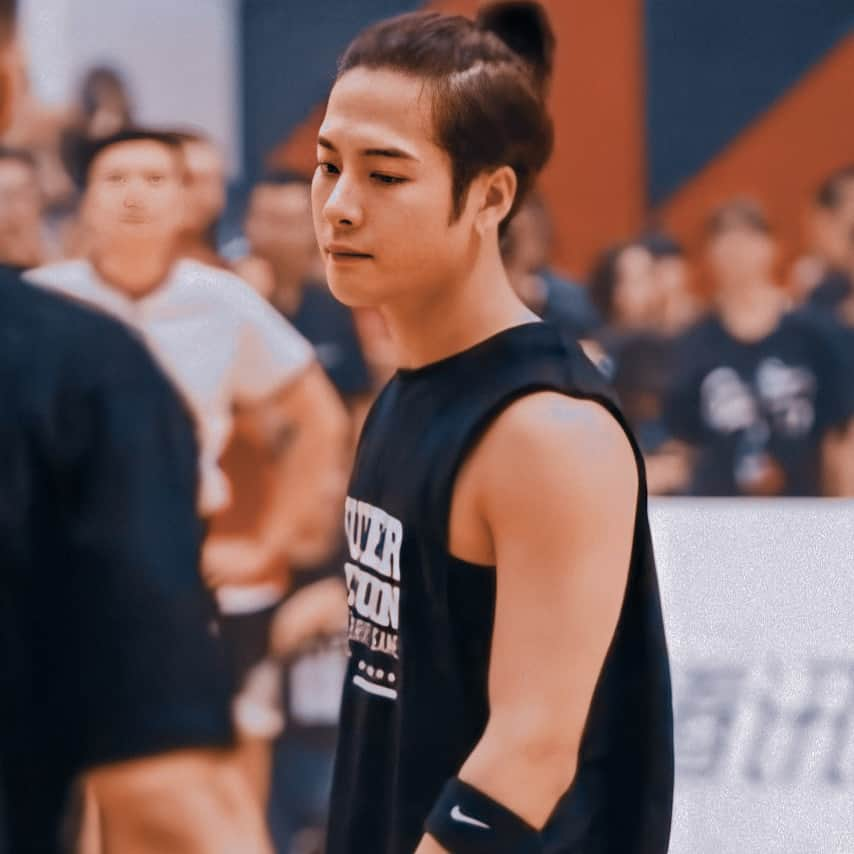 Jackson with hair like that plus playing baskteball is everything  #MAMAVOTE  #got7 #2020MAMA  @GOT7Official