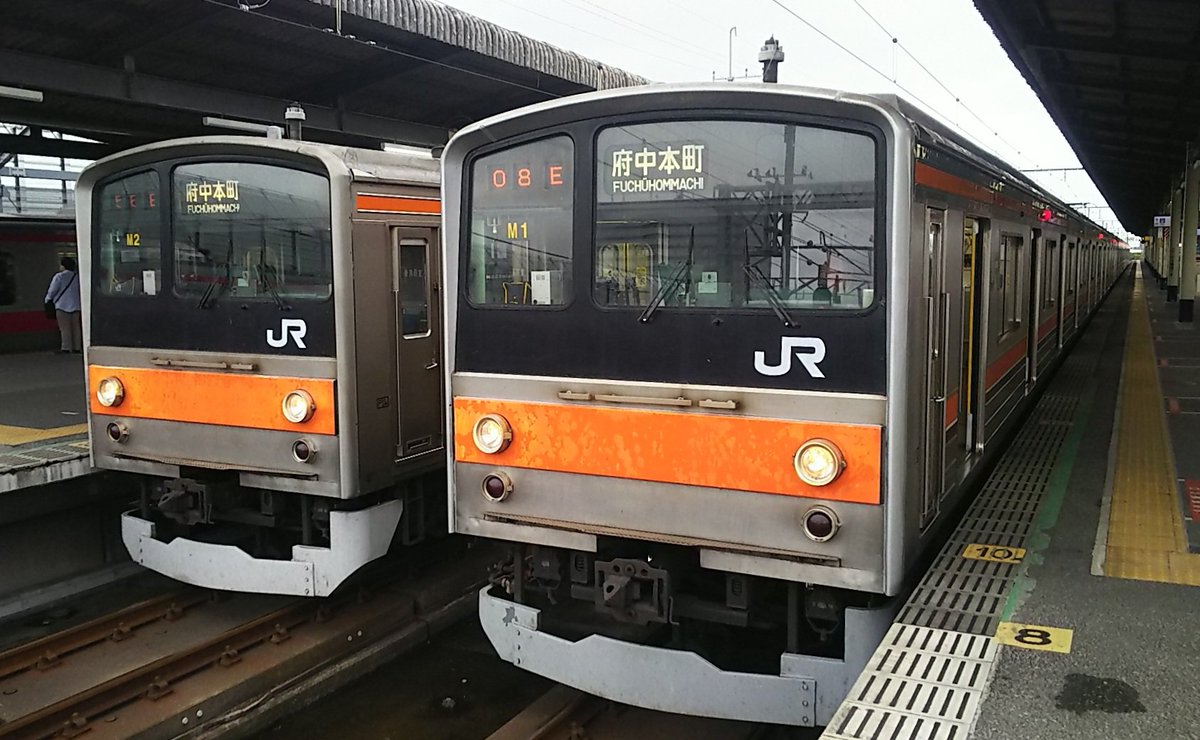 boso_red_devil's tweet photo. 南船橋駅では朝7時台に武蔵野線同士が並んでいます
205系全盛期は乗り換え時に毎日が楽しみでした
M1編成とM52編成はかなり見ていたと思います
特にM1編成とM2編成が並んだ時な本当にびっくりしました https://t.co/hGE2sDWKXD