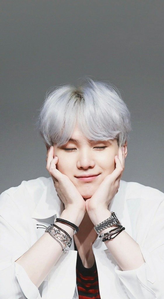 Silver/grey haired yoongi - a beautiful thread ♡