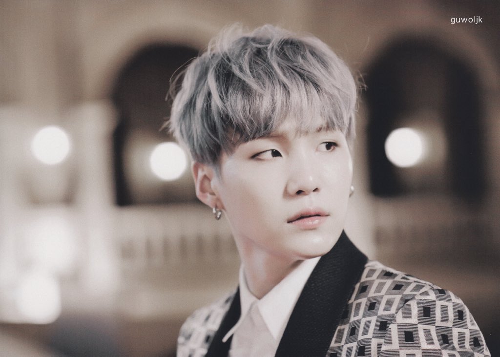 Silver/grey haired yoongi - a beautiful thread ♡