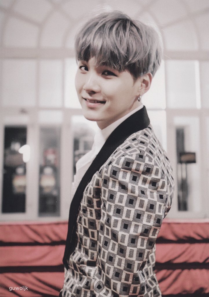 Silver/grey haired yoongi - a beautiful thread ♡