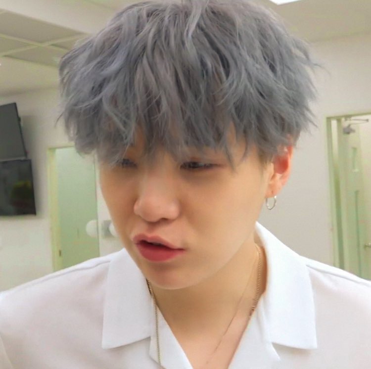 Silver/grey haired yoongi - a beautiful thread ♡