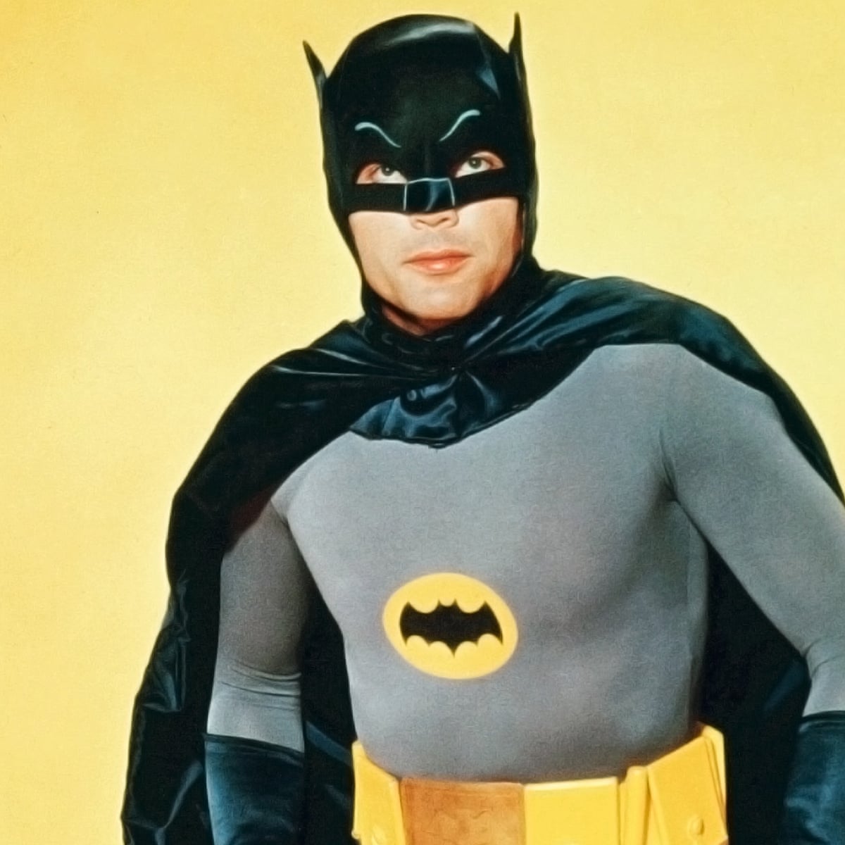 9.89年の映画『バットマン』に日本の観客が困惑したのは、事前に展開された大規模なプロモーションやキャラクター商品が、アダム・ウエスト版のような「明るくポップ」なバットマンを前提にしていて、今回の作品は「暗く不穏」である事に意味があるという教育に失敗したためだと思う。