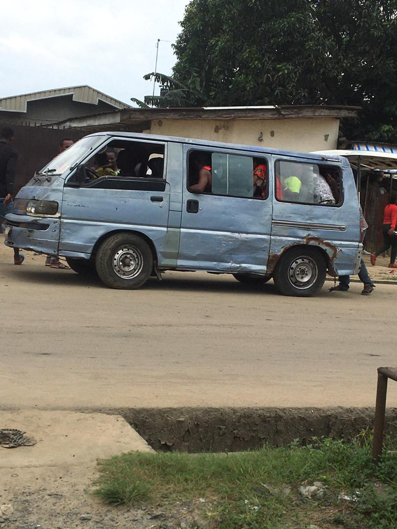 EzeobiZ's tweet photo. As we speak,following de executive Order by Dictator @GovWike on #IPOB Members in Rivers State,@HQNigerianArmy are Abducting PEOPLE if seen wearing symbol star of David🔯 in iriebe,Okro-market of #Obigbo.While residents Flee for safety.
@netanyahu @UN @POTUS @HananyaNaftali @AFP https://t.co/9dIedZG8EF