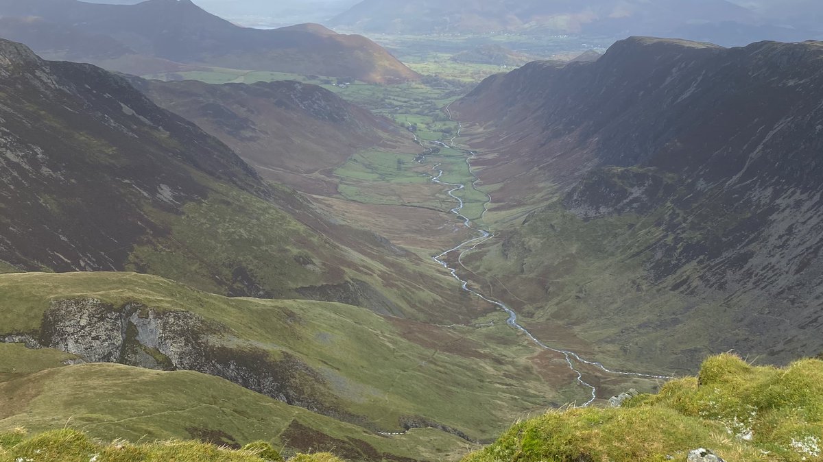 Josjollies's tweet photo. 8 mile stomp with kids #Dalehead #Highspy #derwentfells #ushapedvalley #glaciation #LakeDistrict https://t.co/W6gntDcCMn